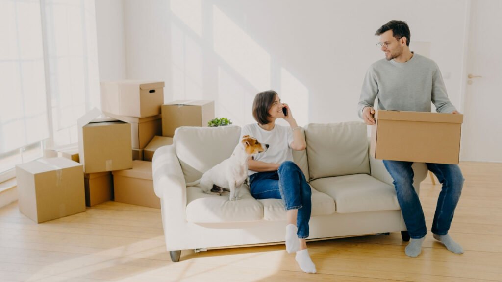 Faire appel à un professionnel pour mon déménagement c'est profiter du moment sur le canapé